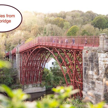 247 Serviced Accommodation In Telford- 3Br House 외부 사진
