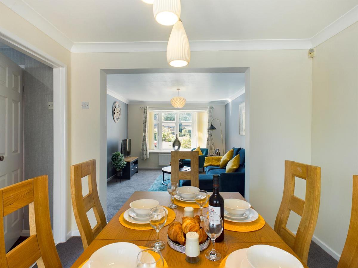 247 Serviced Accommodation In Telford- 3Br House 외부 사진