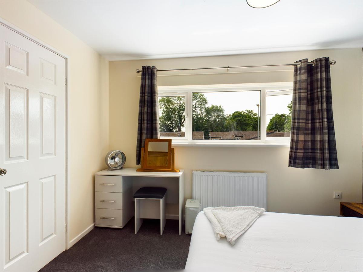 247 Serviced Accommodation In Telford- 3Br House 외부 사진