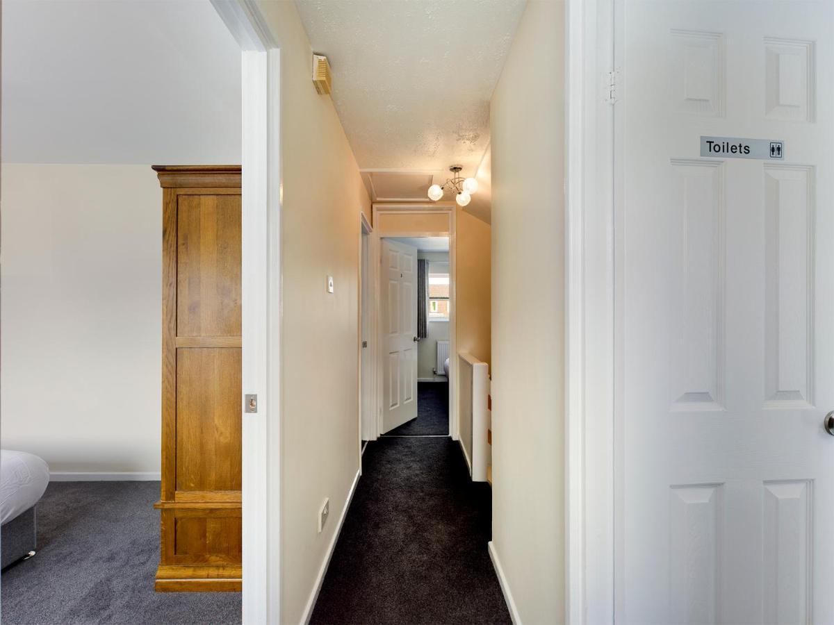 247 Serviced Accommodation In Telford- 3Br House 외부 사진