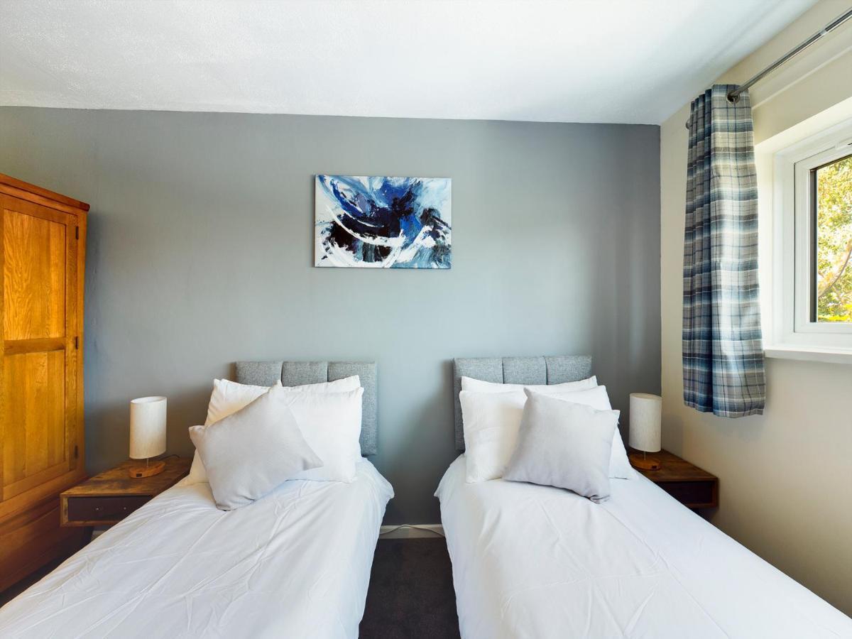 247 Serviced Accommodation In Telford- 3Br House 외부 사진