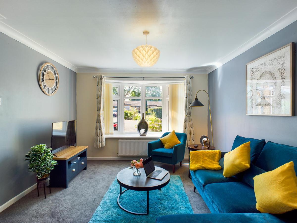 247 Serviced Accommodation In Telford- 3Br House 외부 사진