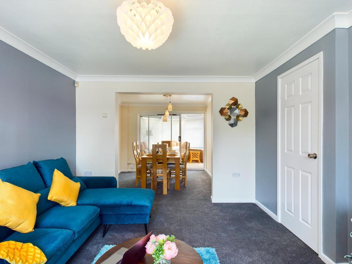 247 Serviced Accommodation In Telford- 3Br House 외부 사진