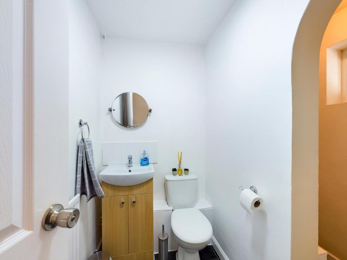 247 Serviced Accommodation In Telford- 3Br House 외부 사진